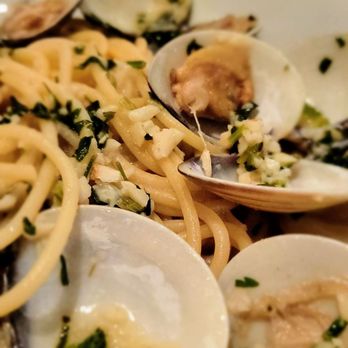 Franca's Italian Kitchen and Bar - Linguine and clams - see all the garlic pieces? - Italian Near Me - Alpine, California Franca's Italian Kitchen and Bar - Linguine and clams - see all the garlic pieces? - Italian Near Me - Alpine, California