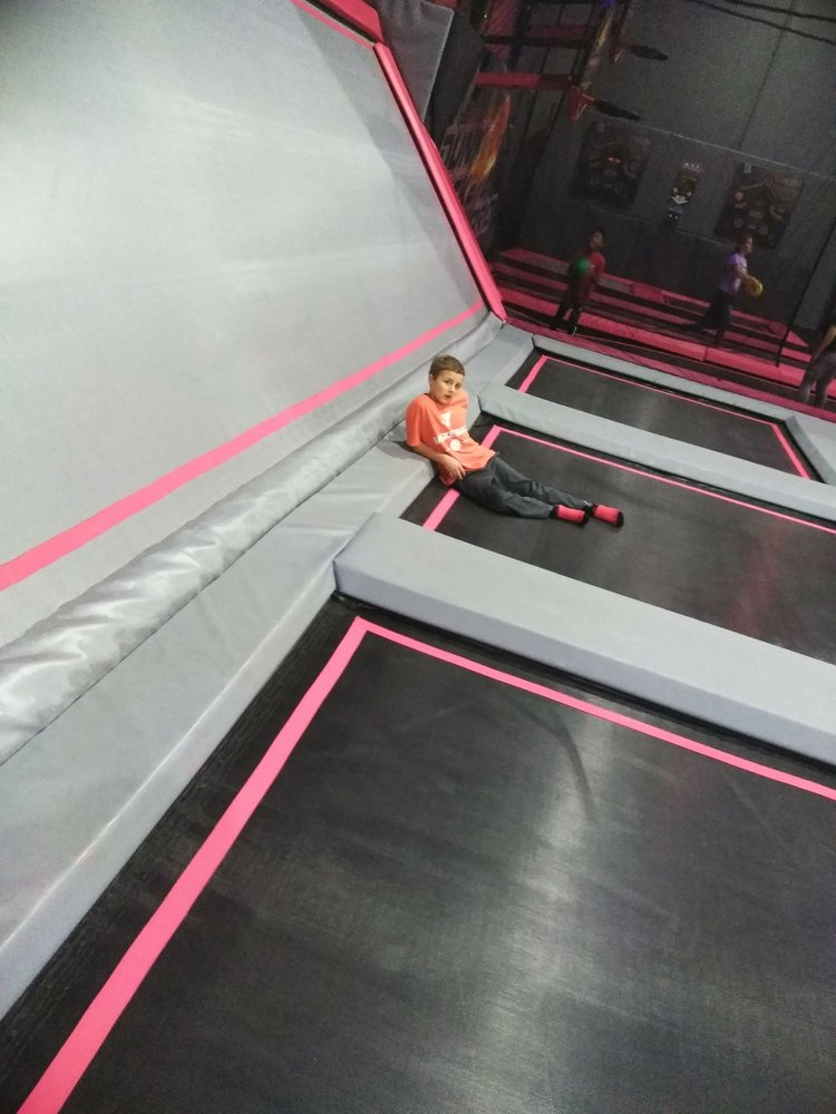 XTREMENASIUM TRAMPOLINE PARK & NINJA CHALLENGE COURSE 32 Photos & 17