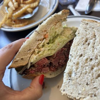 Langer's Delicatessen - ##19 On Rye Full Sandwich - Delis Near Me - Los Angeles, California