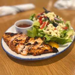 The Commentary - Cali Salad with Grilled Chicken
