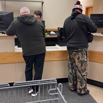 Micro Center - Computers Near Me - Madison Heights, Michigan