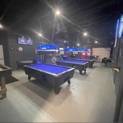 Slingers Saloon - Pool hall area