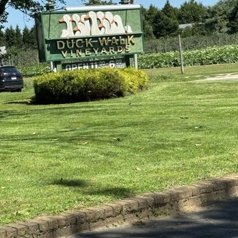 Duckwalk Vineyards - Wineries Near Me - Water Mill, New York