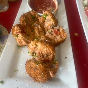 Capone's Pizzeria - Arrachiini - Pizza Near Me - Bloomingdale, Illinois