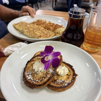 First Bite - Cinnamon French toast and Meatlovers Omelet - Breakfast & Brunch Near Me - Hannibal, Missouri First Bite - Cinnamon French toast and Meatlovers Omelet - Breakfast & Brunch Near Me - Hannibal, Missouri