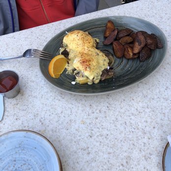 Poseidon on the Beach - Brisket short ribs eggs Benedict - Seafood Near Me - Del Mar, California Poseidon on the Beach - Brisket short ribs eggs Benedict - Seafood Near Me - Del Mar, California