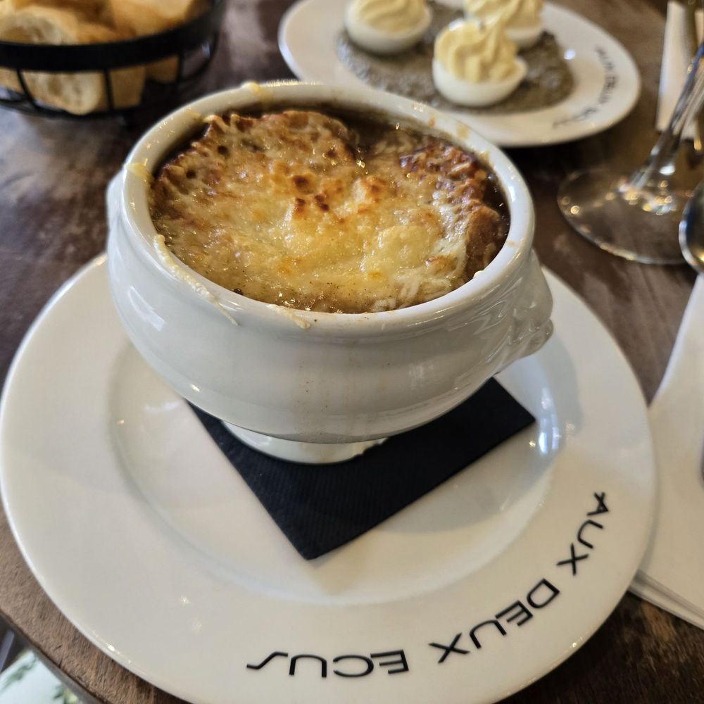 Aux Deux Ecus - French Onion Soup - Brasseries Near Me - Paris 01, 75 Aux Deux Ecus - French Onion Soup - Brasseries Near Me - Paris 01, 75