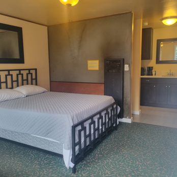 Mt Si Motel - Twin Peaks Room - Filmed in Fire Walk With Me! - Hotels Near Me - North Bend, Washington Mt Si Motel - Twin Peaks Room - Filmed in Fire Walk With Me! - Hotels Near Me - North Bend, Washington