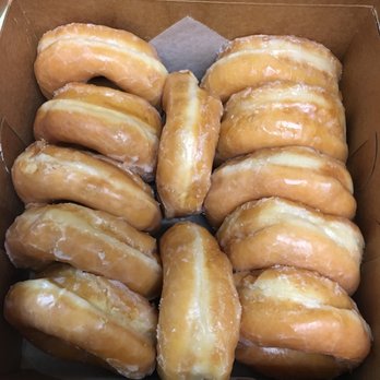 Reynolds Donut Shop - A dozen glazed - Donuts Near Me - Quincy, Florida Reynolds Donut Shop - A dozen glazed - Donuts Near Me - Quincy, Florida