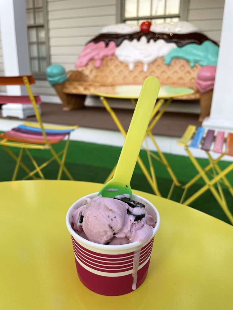 CRYSTALS AND CONES ICE CREAM AND GIFTS Updated October 2024 28 Main St, Redding, Connecticut