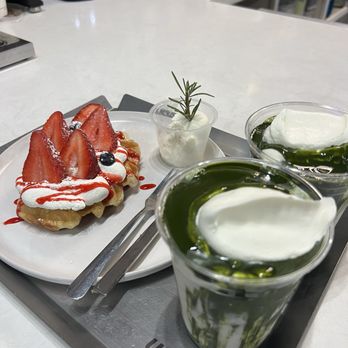 Cafe Upper - We got the Matcha Einspanner along with the strawberry crottle and vanilla bean ice cream! It hit the spot! - Cafes Near Me - Los Angeles, California Cafe Upper - We got the Matcha Einspanner along with the strawberry crottle and vanilla bean ice cream! It hit the spot! - Cafes Near Me - Los Angeles, California