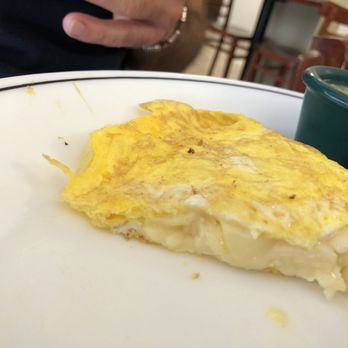 L'Oeuforie Matinale - Omelette 3 fromages- regarder l'épaisseur du fromage. C'est pas mélanger avec l'oeuf. - Breakfast & Brunch Near Me - Montreal, Quebec L'Oeuforie Matinale - Omelette 3 fromages- regarder l'épaisseur du fromage. C'est pas mélanger avec l'oeuf. - Breakfast & Brunch Near Me - Montreal, Quebec