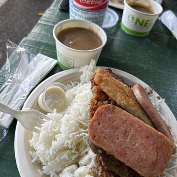 Rainbow Drive-In - Mix Plate! - Hawaiian Near Me - Honolulu, Hawaii
