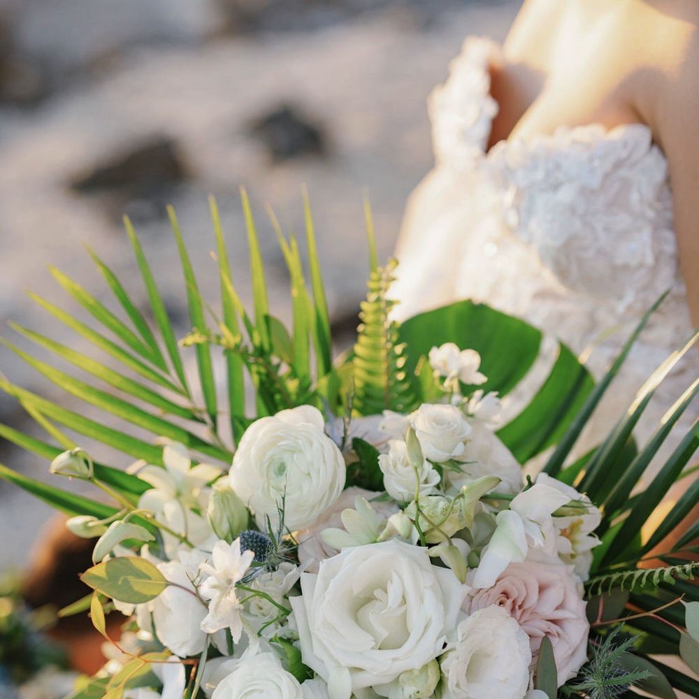 DK Designs: Tropical Wedding Bouquet for a Destination Maui Wedding, image size:1000x1000