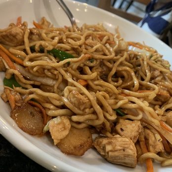 Chef Chan's the Original - Chicken Lo Mein - Cantonese Near Me - The Woodlands, Texas
