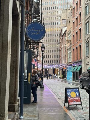 Harry's Side Bar by null