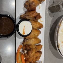 Whiskey & Wings - Wings