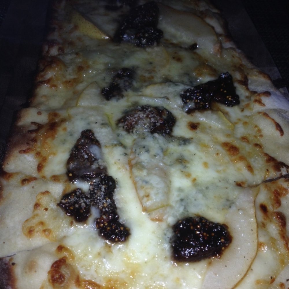 Härth - Fig and pear flatbread - New American Near Me - McLean, Virginia