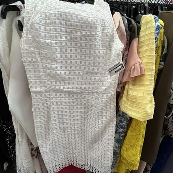 Clothes Mentor Novi, MI - Women's Clothing Near Me - Novi, Michigan