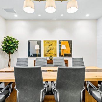Long & Long Injury Attorneys - Conference room in Long & Long's Mobile, AL office. - Personal Injury Law Near Me - Mobile, Alabama Long & Long Injury Attorneys - Conference room in Long & Long's Mobile, AL office. - Personal Injury Law Near Me - Mobile, Alabama