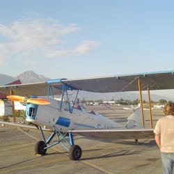 Capt'n Nick's Vintage Biplane Rides - The Tiger Moth!