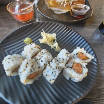 Susuru Ramen Bar - Spicy Tuna Cut Roll. - Ramen Near Me - Los Angeles, California Susuru Ramen Bar - Spicy Tuna Cut Roll. - Ramen Near Me - Los Angeles, California
