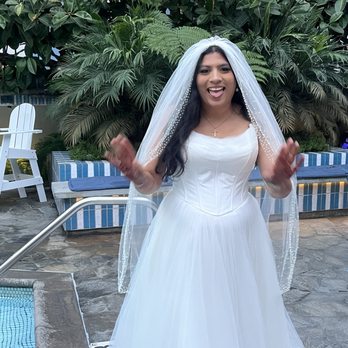 Beverly Laurel Hotel - Just your modern bride! - Hotels Near Me - Los Angeles, California
