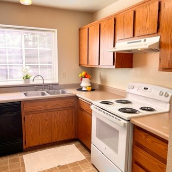 Foothill Manor Townhomes - Apartments Near Me - Chico, California