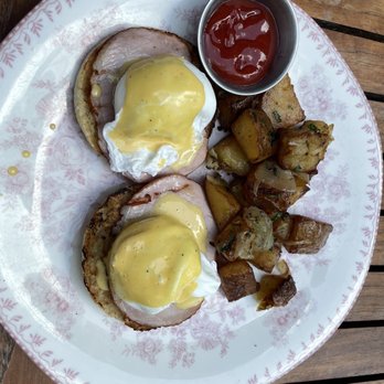 Orange Blossom - Eggs Benedict - Breakfast & Brunch Near Me - Miami Beach, Florida Orange Blossom - Eggs Benedict - Breakfast & Brunch Near Me - Miami Beach, Florida