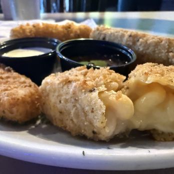 Pluckers Wing Bar - Round Rock - Holy Macaroni - American Near Me - Round Rock, Texas
