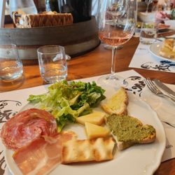 Tuscany Cycle - Simple lunch that paired well with their wines