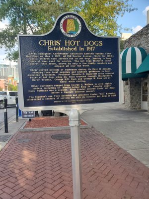 Chris' Famous Hotdogs by null