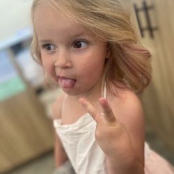 Stem Hair and Body Salon - Peek a boo of pink!