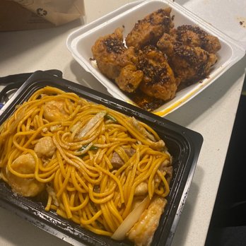 Big Panda - Chow Mein Spicy Chicken Wings - Chinese Near Me - Commerce City, Colorado