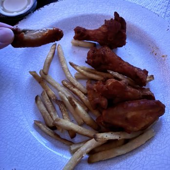 Buffalo Wild Wings - Microwaved but the store to serve us. - Chicken Wings Near Me - Tampa, Florida