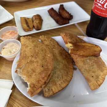 Bachata Caribbean Bar & Grill - Chicken empanadas - Latin American Near Me - Myrtle Beach, South Carolina Bachata Caribbean Bar & Grill - Chicken empanadas - Latin American Near Me - Myrtle Beach, South Carolina