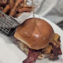 Lib's Grill - Bacon cheeseburger