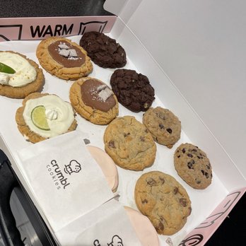Crumbl - Wicker Park - Bakeries Near Me - Chicago, Illinois