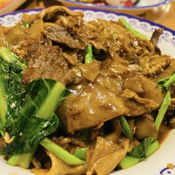 Mae Ornnit Thai Kitchen - Pad see eiw with beef and Chinese broccoli - Thai Near Me - Annandale, Virginia Mae Ornnit Thai Kitchen - Pad see eiw with beef and Chinese broccoli - Thai Near Me - Annandale, Virginia