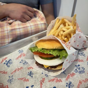Blue Collar - Cobble Hill - Cheeseburger - Burgers Near Me - Brooklyn, New York