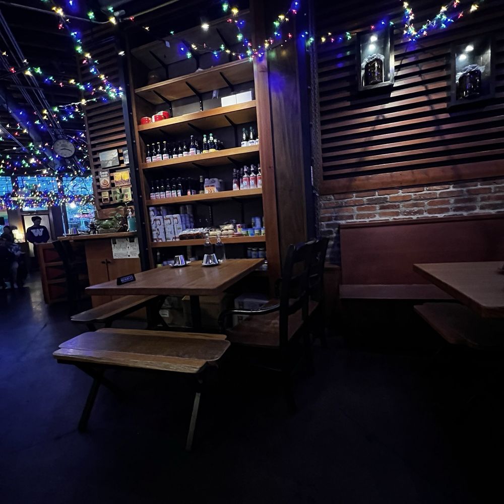 Pestle Rock - Dining Area - Thai Near Me - Seattle, Washington
