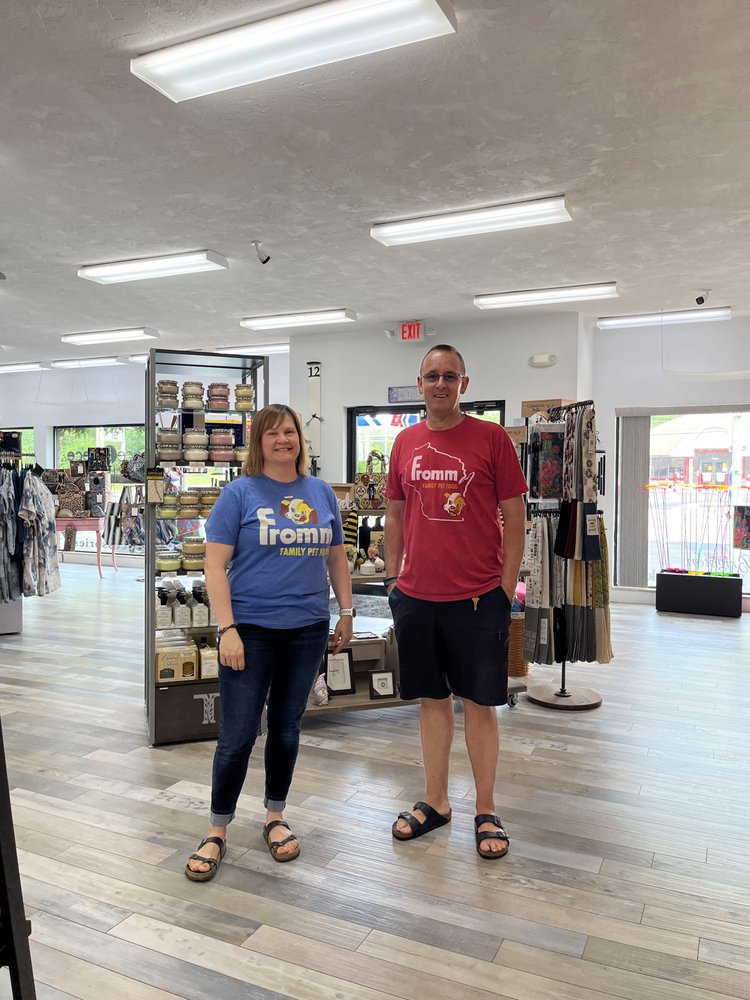 MUTTLEY & ME Updated October 2024 36 Photos 2427 North Illinois