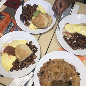 Cafe This Way - Blueberry pancakes, smoked salmon Benedict, and two omelettes! - New American Near Me - Bar Harbor, Maine