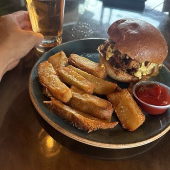 The Harp - Chicken sandwich - Irish Pub Near Me - Washington, DC, District of Columbia