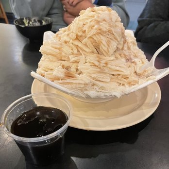 Class 302 Cafe - Honey boba shaved snow was interesting with the boba on the side. - Taiwanese Near Me - Cerritos, California Class 302 Cafe - Honey boba shaved snow was interesting with the boba on the side. - Taiwanese Near Me - Cerritos, California