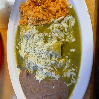 El Pitayo Mexican Kitchen - Chicken enchiladas in salsa verde with refried beans & rice - Mexican Near Me - Jarrell, Texas El Pitayo Mexican Kitchen - Chicken enchiladas in salsa verde with refried beans & rice - Mexican Near Me - Jarrell, Texas