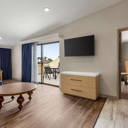 Hilton Garden Inn Monterey - Guest room