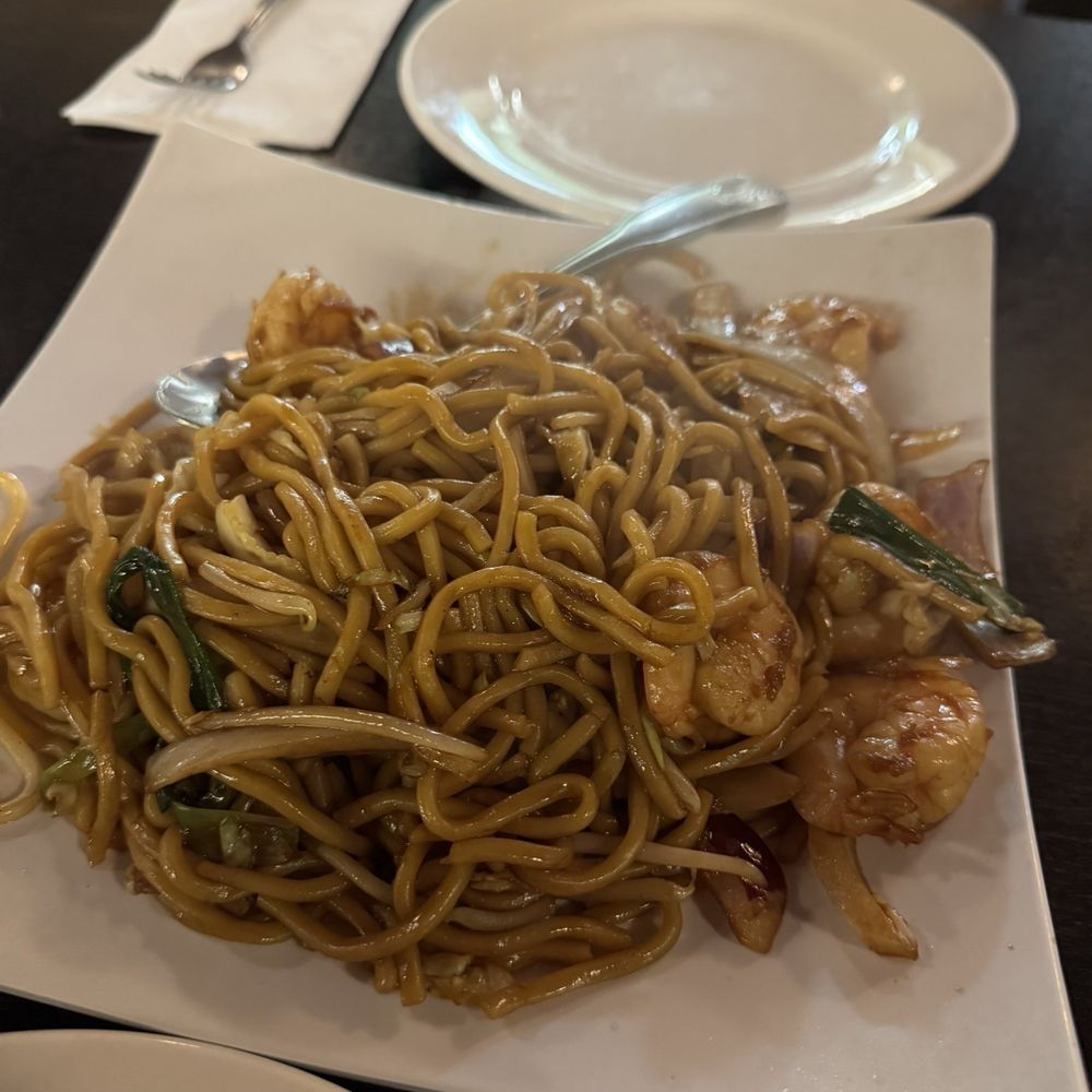 Enishi Kitchen - Shrimp Chow Mein - Sushi Bars Near Me - Brentwood, California