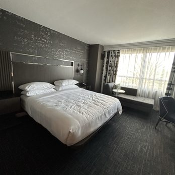 Fremont Marriott Silicon Valley - King sized bed - Hotels Near Me - Fremont, California Fremont Marriott Silicon Valley - King sized bed - Hotels Near Me - Fremont, California