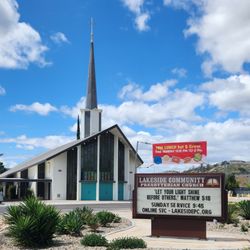 Lakeside Community Presbyterian Church - Monthly free community lunch.